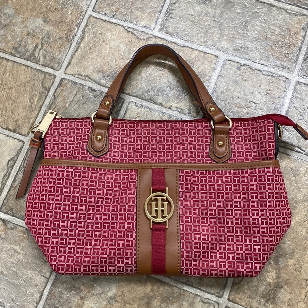 ✨Host Pick!✨ Tommy Hilfiger Monogram Jacquard Hand Bag Purse, Red w. gol…